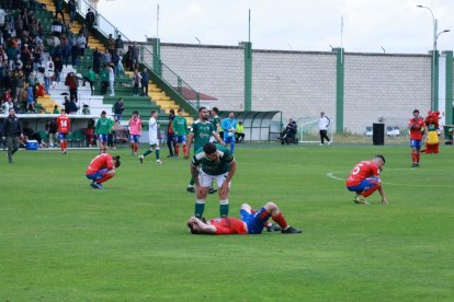 El Numancia cae ante el Cacereño y se despide del ascenso directo.
