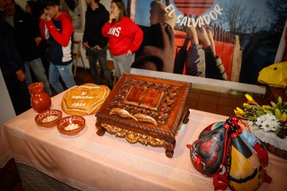 El Catapán vuelve a vestir de fiesta a Soria con el 'sí' a San Juan en las 12 cuadrillas y las botas de vino, el pan, el queso y el bacalao.