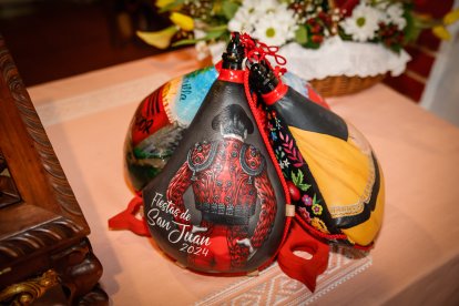 El Catapán vuelve a vestir de fiesta a Soria con el 'sí' a San Juan en las 12 cuadrillas y las botas de vino, el pan, el queso y el bacalao.