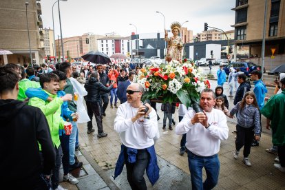 El Catapán vuelve a vestir de fiesta a Soria con el 'sí' a San Juan en las 12 cuadrillas y las botas de vino, el pan, el queso y el bacalao.
