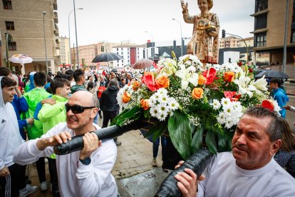 El Catapán vuelve a vestir de fiesta a Soria con el 'sí' a San Juan en las 12 cuadrillas y las botas de vino, el pan, el queso y el bacalao.