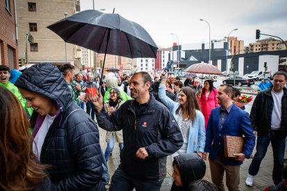 El Catapán vuelve a vestir de fiesta a Soria con el 'sí' a San Juan en las 12 cuadrillas y las botas de vino, el pan, el queso y el bacalao.