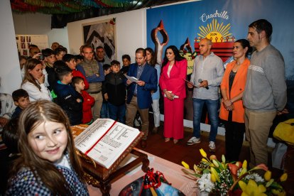 El Catapán vuelve a vestir de fiesta a Soria con el 'sí' a San Juan en las 12 cuadrillas y las botas de vino, el pan, el queso y el bacalao.