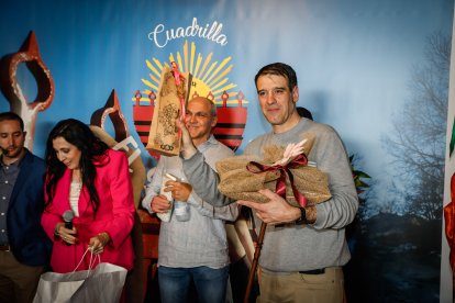 El Catapán vuelve a vestir de fiesta a Soria con el 'sí' a San Juan en las 12 cuadrillas y las botas de vino, el pan, el queso y el bacalao.