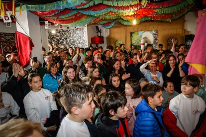 El Catapán vuelve a vestir de fiesta a Soria con el 'sí' a San Juan en las 12 cuadrillas y las botas de vino, el pan, el queso y el bacalao.