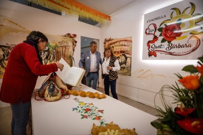 El Catapán vuelve a vestir de fiesta a Soria con el 'sí' a San Juan en las 12 cuadrillas y las botas de vino, el pan, el queso y el bacalao.