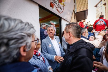 El Catapán vuelve a vestir de fiesta a Soria con el 'sí' a San Juan en las 12 cuadrillas y las botas de vino, el pan, el queso y el bacalao.