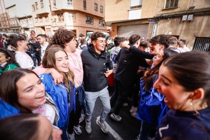 El Catapán vuelve a vestir de fiesta a Soria con el 'sí' a San Juan en las 12 cuadrillas y las botas de vino, el pan, el queso y el bacalao.