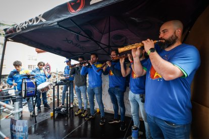 El Catapán vuelve a vestir de fiesta a Soria con el 'sí' a San Juan en las 12 cuadrillas y las botas de vino, el pan, el queso y el bacalao.