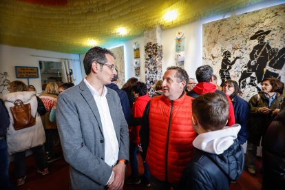 El Catapán vuelve a vestir de fiesta a Soria con el 'sí' a San Juan en las 12 cuadrillas y las botas de vino, el pan, el queso y el bacalao.