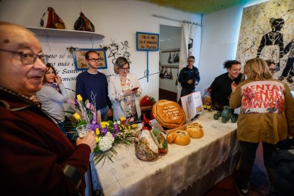 El Catapán vuelve a vestir de fiesta a Soria con el 'sí' a San Juan en las 12 cuadrillas y las botas de vino, el pan, el queso y el bacalao.