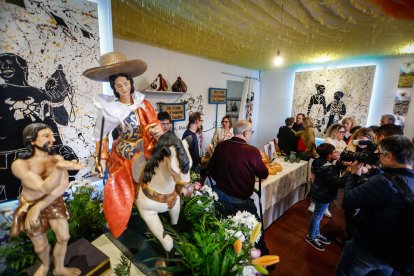 El Catapán vuelve a vestir de fiesta a Soria con el 'sí' a San Juan en las 12 cuadrillas y las botas de vino, el pan, el queso y el bacalao.