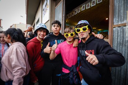 El Catapán vuelve a vestir de fiesta a Soria con el 'sí' a San Juan en las 12 cuadrillas y las botas de vino, el pan, el queso y el bacalao.