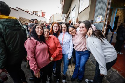 El Catapán vuelve a vestir de fiesta a Soria con el 'sí' a San Juan en las 12 cuadrillas y las botas de vino, el pan, el queso y el bacalao.