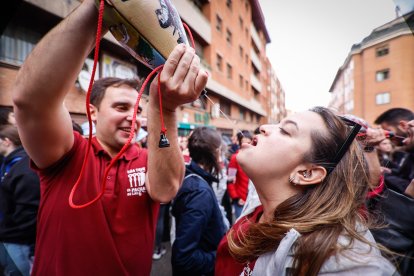 El Catapán vuelve a vestir de fiesta a Soria con el 'sí' a San Juan en las 12 cuadrillas y las botas de vino, el pan, el queso y el bacalao.