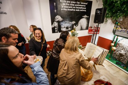 El Catapán vuelve a vestir de fiesta a Soria con el 'sí' a San Juan en las 12 cuadrillas y las botas de vino, el pan, el queso y el bacalao.
