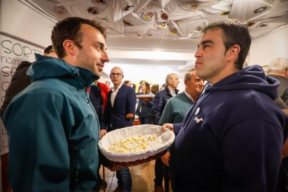 El Catapán vuelve a vestir de fiesta a Soria con el 'sí' a San Juan en las 12 cuadrillas y las botas de vino, el pan, el queso y el bacalao.