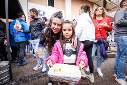 El Catapán vuelve a vestir de fiesta a Soria con el 'sí' a San Juan en las 12 cuadrillas y las botas de vino, el pan, el queso y el bacalao.