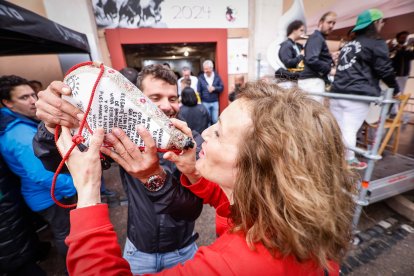 El Catapán vuelve a vestir de fiesta a Soria con el 'sí' a San Juan en las 12 cuadrillas y las botas de vino, el pan, el queso y el bacalao.