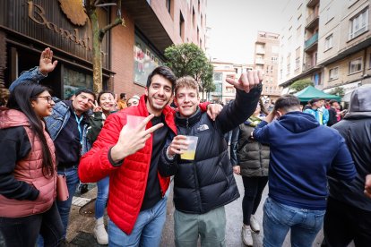 El Catapán vuelve a vestir de fiesta a Soria con el 'sí' a San Juan en las 12 cuadrillas y las botas de vino, el pan, el queso y el bacalao.