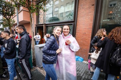 El Catapán vuelve a vestir de fiesta a Soria con el 'sí' a San Juan en las 12 cuadrillas y las botas de vino, el pan, el queso y el bacalao.