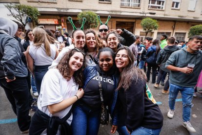 El Catapán vuelve a vestir de fiesta a Soria con el 'sí' a San Juan en las 12 cuadrillas y las botas de vino, el pan, el queso y el bacalao.