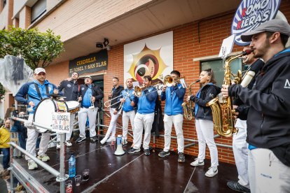 El Catapán vuelve a vestir de fiesta a Soria con el 'sí' a San Juan en las 12 cuadrillas y las botas de vino, el pan, el queso y el bacalao.