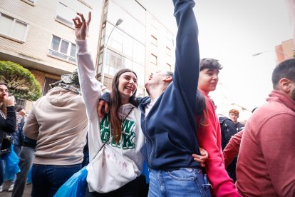 El Catapán vuelve a vestir de fiesta a Soria con el 'sí' a San Juan en las 12 cuadrillas y las botas de vino, el pan, el queso y el bacalao.
