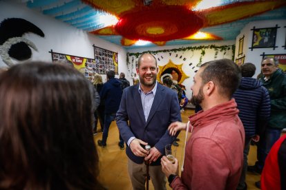 El Catapán vuelve a vestir de fiesta a Soria con el 'sí' a San Juan en las 12 cuadrillas y las botas de vino, el pan, el queso y el bacalao.