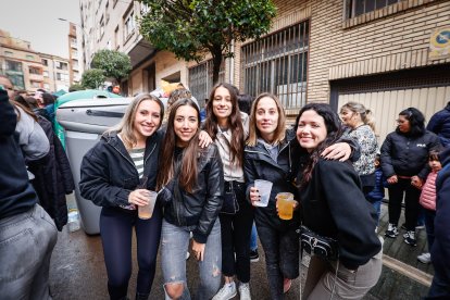 El Catapán vuelve a vestir de fiesta a Soria con el 'sí' a San Juan en las 12 cuadrillas y las botas de vino, el pan, el queso y el bacalao.