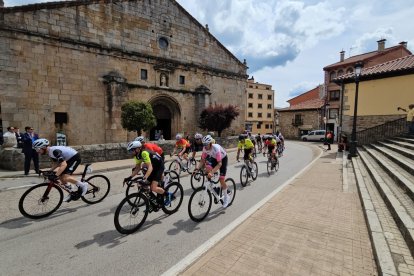 El Trofeo de Fuencaliente a su paso por San Leonardo.