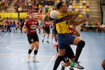 El Balonmano Soria se impone en el primer partido de la fase de ascenso al doblegar a Romo por 34-26.