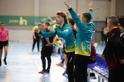 El Balonmano Soria se impone en el primer partido de la fase de ascenso al doblegar a Romo por 34-26.