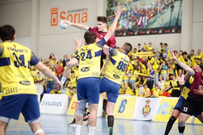 El Balonmano Soria se impone en el primer partido de la fase de ascenso al doblegar a Romo por 34-26.