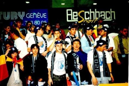 Aficionados del San José en la final de la Recopa de Ginebra.