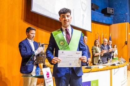 Graduación de los primeros titulados en CAFYD