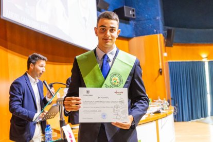 Graduación de los primeros titulados en CAFYD