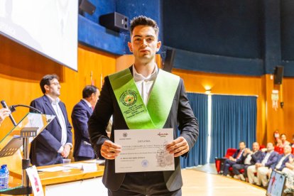 Graduación de los primeros titulados en CAFYD