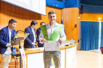 Graduación de los primeros titulados en CAFYD