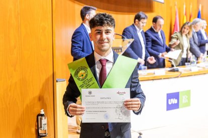 Graduación de los primeros titulados en CAFYD