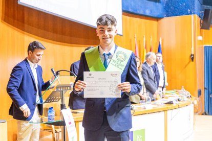 Graduación de los primeros titulados en CAFYD