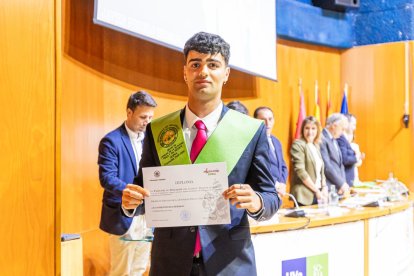 Graduación de los primeros titulados en CAFYD