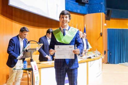 Graduación de los primeros titulados en CAFYD