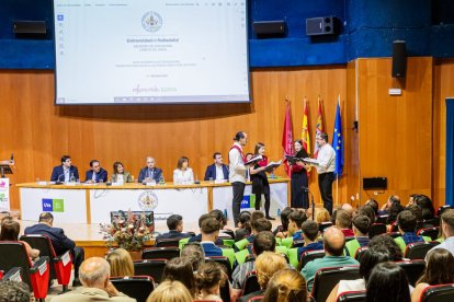 Graduación de los primeros titulados en CAFYD