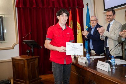La Fundación Antonio Machado premia a 45 alumnos de diversas provincias por su implicación en difundir los valores mediambientales que recoge 'Campos de Castilla'.