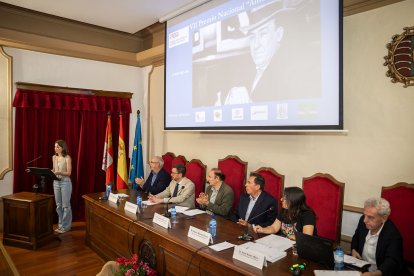 La Fundación Antonio Machado premia a 45 alumnos de diversas provincias por su implicación en difundir los valores mediambientales que recoge 'Campos de Castilla'.