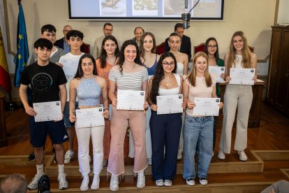 La Fundación Antonio Machado premia a 45 alumnos de diversas provincias por su implicación en difundir los valores mediambientales que recoge 'Campos de Castilla'.