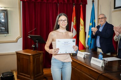 La Fundación Antonio Machado premia a 45 alumnos de diversas provincias por su implicación en difundir los valores mediambientales que recoge 'Campos de Castilla'.