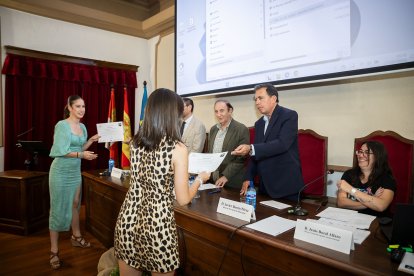 La Fundación Antonio Machado premia a 45 alumnos de diversas provincias por su implicación en difundir los valores mediambientales que recoge 'Campos de Castilla'.