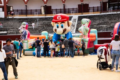 Concluido el encierro, la fiesta continuó en la plaza de toros.